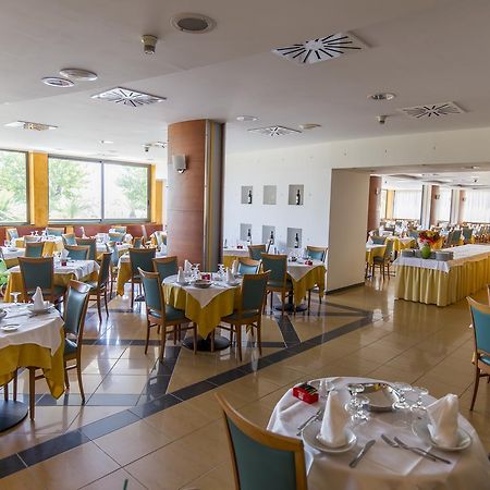Hotel Atlas Альба-Адріатіка Екстер'єр фото