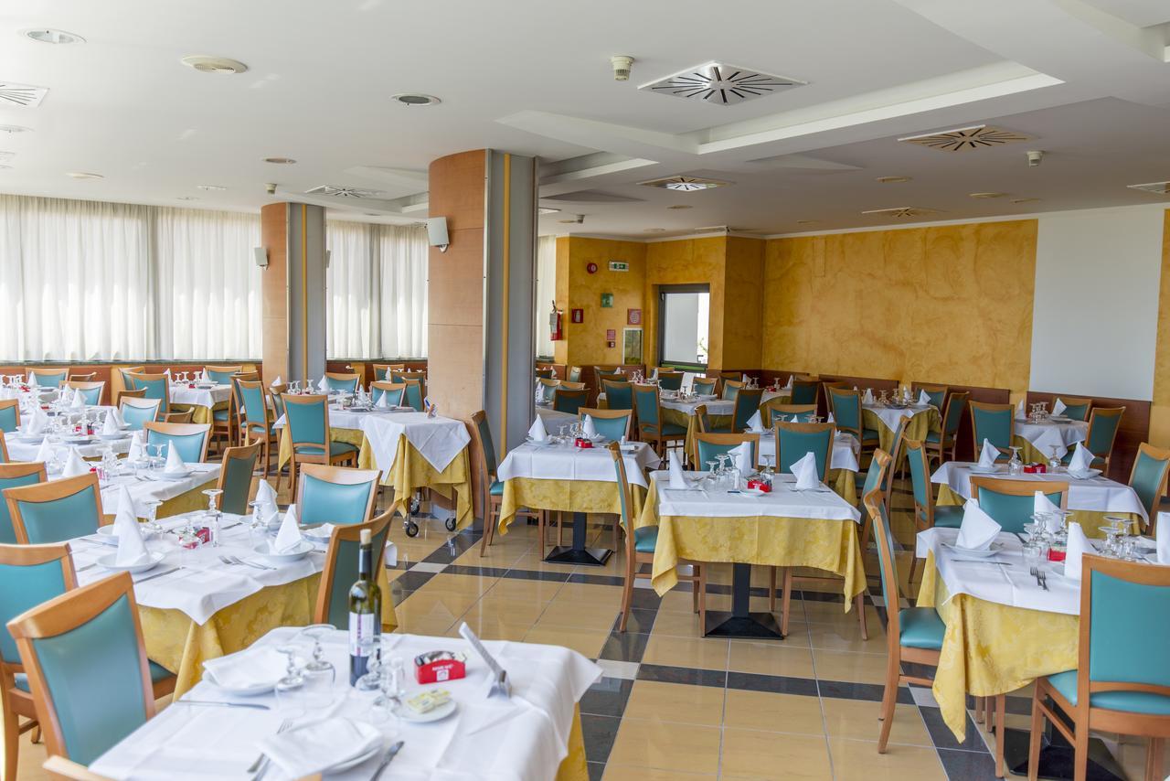 Hotel Atlas Альба-Адріатіка Екстер'єр фото